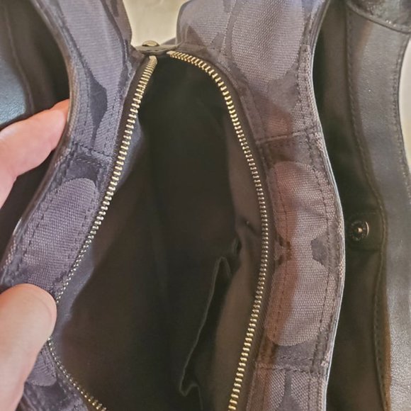 Adorable Black COACH purse - Picture 4 of 7